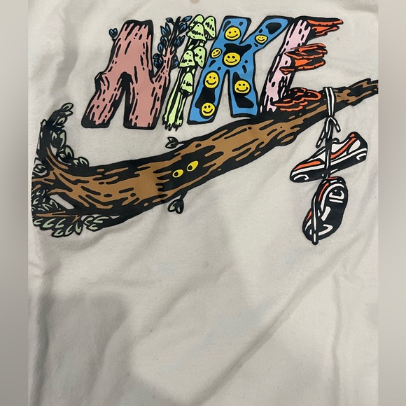 Nike shirt - Picture 3 of 5